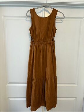 Sleeveless Tiered Midi Dress in Rust- S